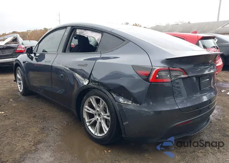 2023 Tesla Model Y Awd/Long Range Dual Motor All-Wheel Drive z USA, uszkodzony, nr VIN 7SAYGDEE8PA176641